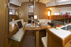 Sun Odyssey 42 i dinette